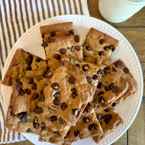 Chocolate Chip Blondies with Milk