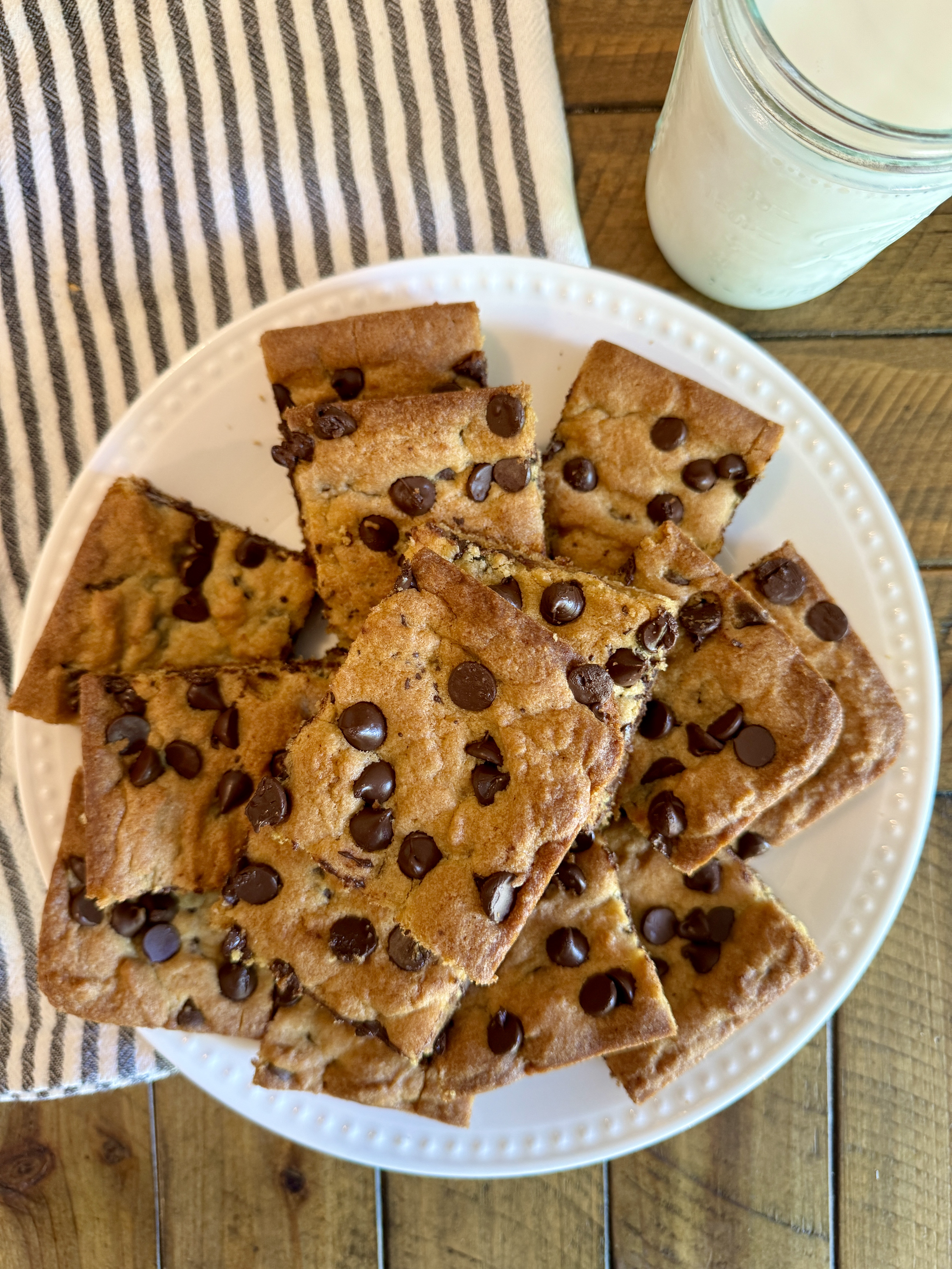 Chocolate Chip Blondies with Milk