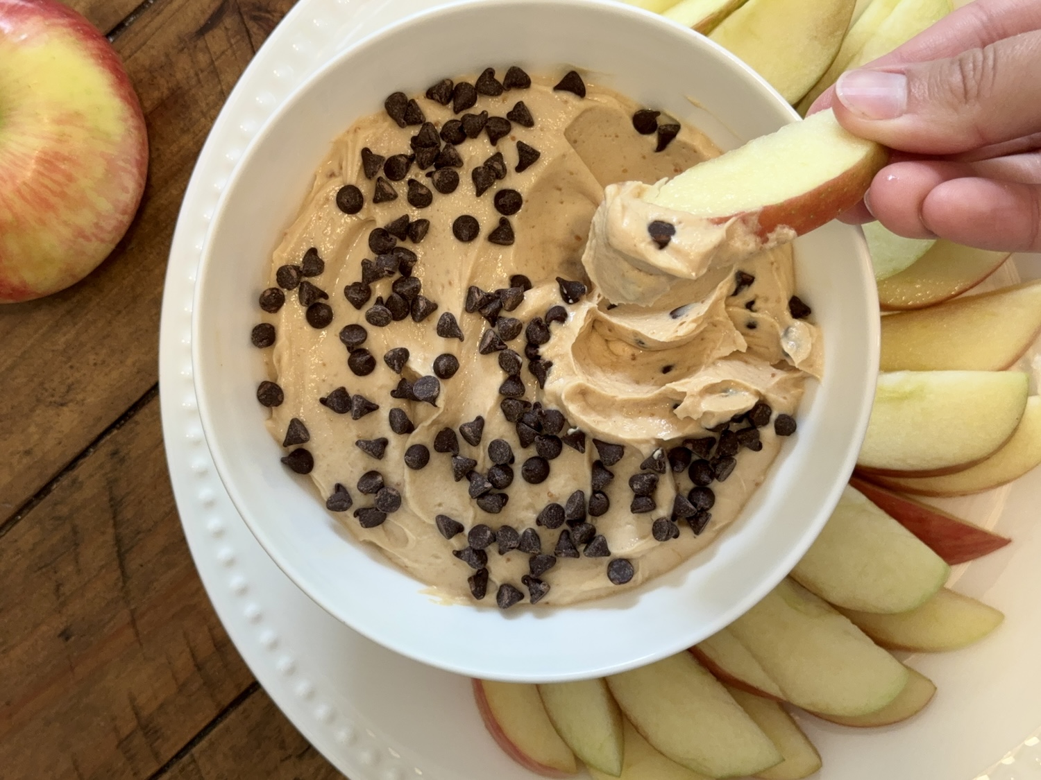 High-protein apple dip with apple slices