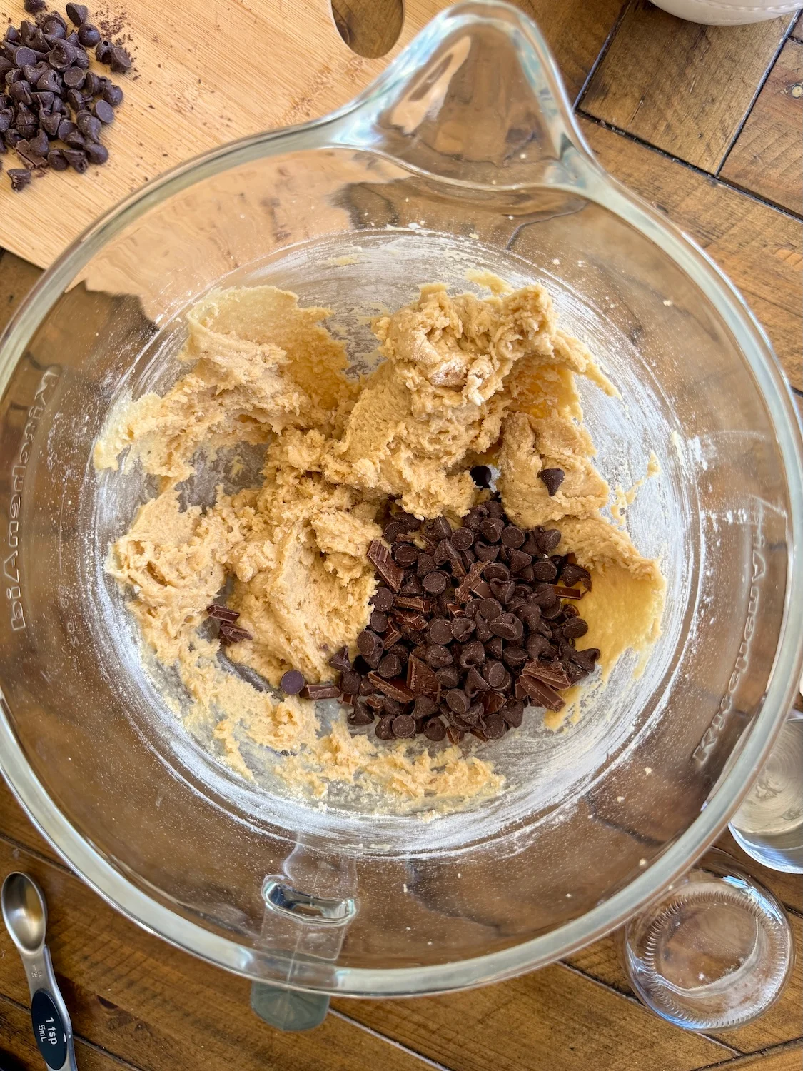 add-in-chocolate-chips-to-cookie-dough